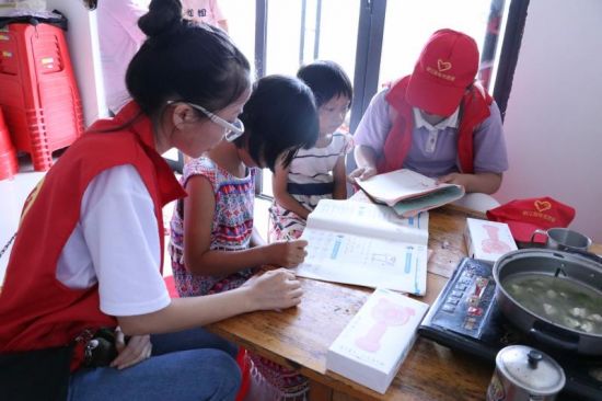 团柳江区委 | 爱心家教入社区，情暖童心伴成长