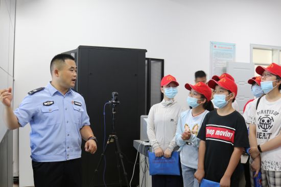 广西青年学子助力青少年普法工作,法治教育掀起学生学法热潮