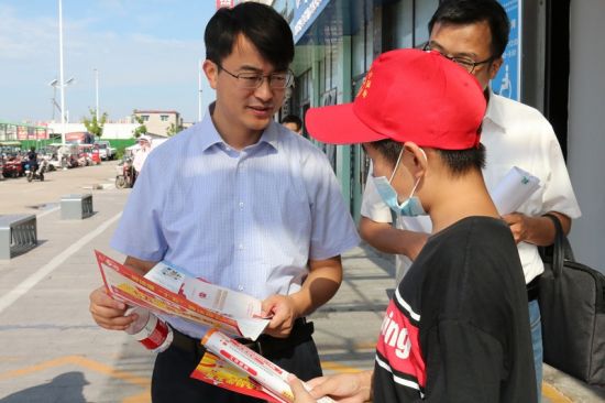 广西青年学子助力青少年普法工作,法治教育掀起学生学法热潮