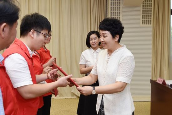 广西师范大学百灵鸟公益团队参加2020年全区推进学雷锋志愿服务工作电视电话会议并作交流发言