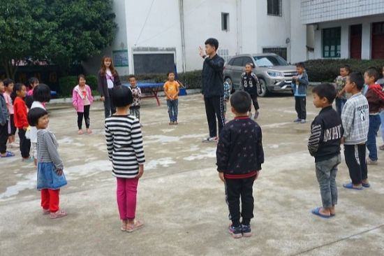 广西师范大学第七届研究生支教团走进金山村开展结对支教活动