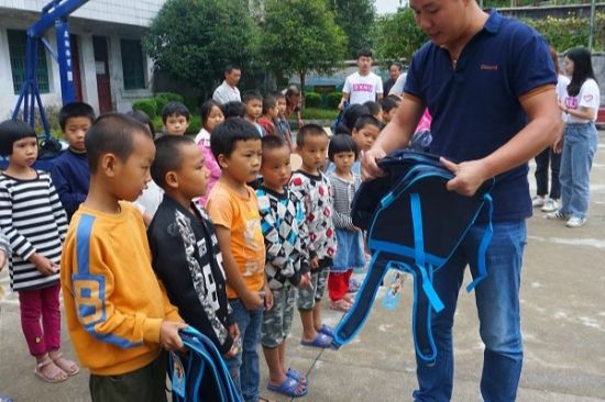 广西师范大学第七届研究生支教团走进金山村开展结对支教活动