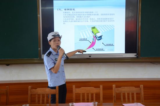 兴业团委联合县爱心公益协会助力脱贫攻坚 捐资助学情暖校园