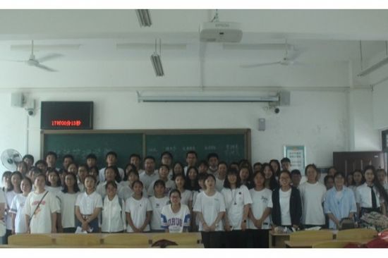 广西师范大学经济管理学院2020级各班组织召开新生班会