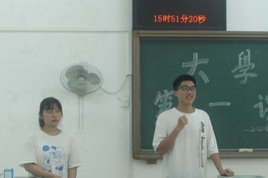 广西师范大学经济管理学院2020级各班组织召开新生班会