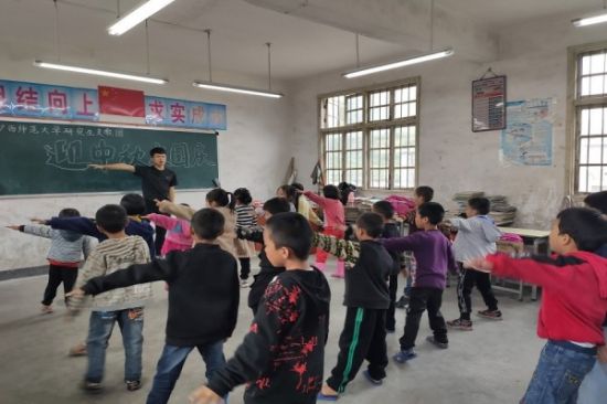 情满中秋，爱漫金山——广西师范大学第七届研究生支教团赴金山完小开展“庆国庆，迎中秋”特别主题活动