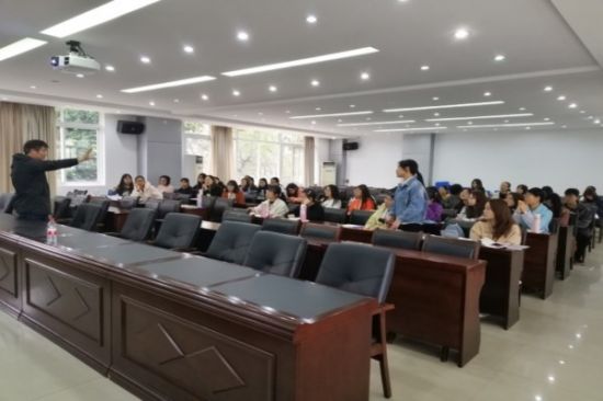 广西师范大学化学与药学学院2018级成功召开考研宣讲咨询大会