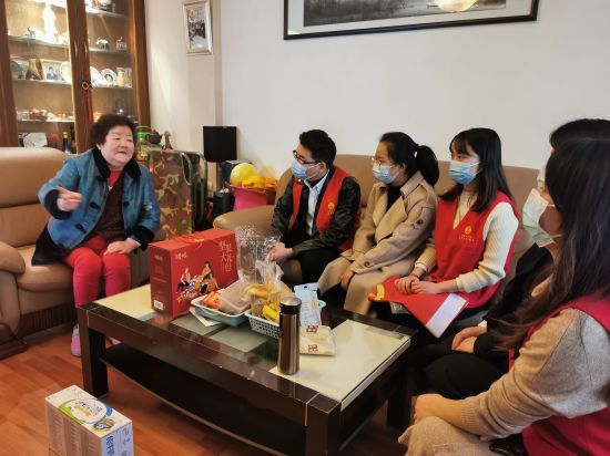 老青结对  情暖夕阳 自治区南溪山医院青年文明号与独居老人“亲情结对”