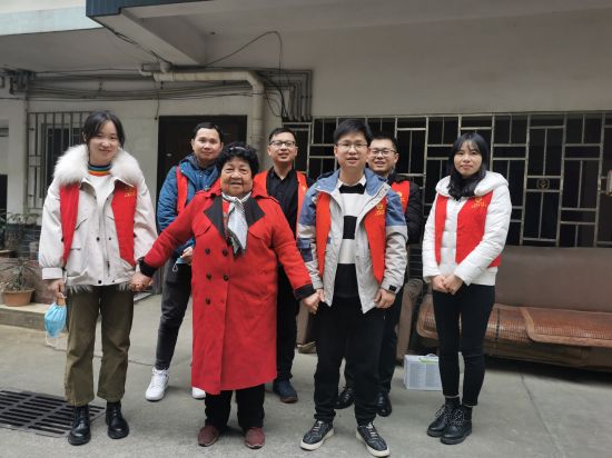 老青结对  情暖夕阳 自治区南溪山医院青年文明号与独居老人“亲情结对”