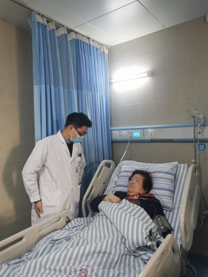 老青结对  情暖夕阳 自治区南溪山医院青年文明号与独居老人“亲情结对”