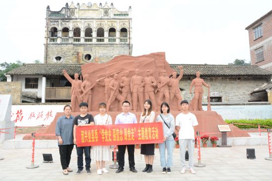团兴业县委:“青宣讲+红阵地”推动党史学习教育走深走实