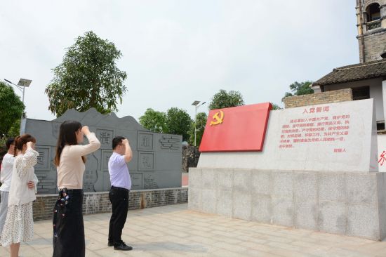 团兴业县委:“青宣讲+红阵地”推动党史学习教育走深走实