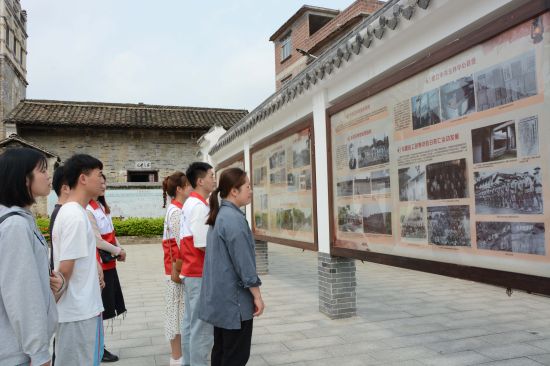 团兴业县委:“青宣讲+红阵地”推动党史学习教育走深走实