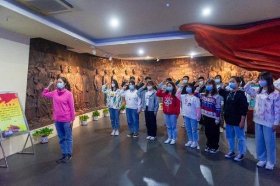 广西师范大学团委组织开展“请党放心，强国有我”主题团日活动