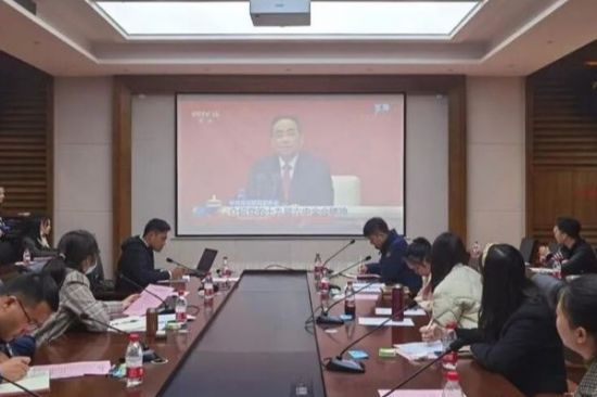 广西师范大学团委召开专题会议深入学习贯彻党的十九届六中全会精神